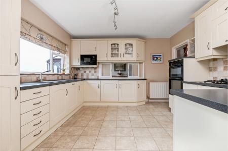 5 bedroom Detached house for sale in Spacious Village Home on The Close, Burton Lazars, LE14 2UX