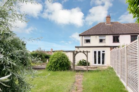 2 bedroom Semi-detached house for sale in Incredible Plot on Vicarage Lane, Eaton, NG32 1SP