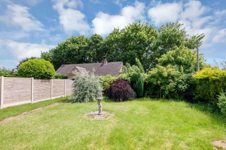 2 bedroom Semi-detached house for sale in Incredible Plot on Vicarage Lane, Eaton, NG32 1SP