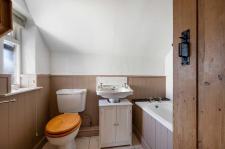 4 bedroom Detached house for sale in The Wonderful White Cottage in Old Dalby, LE14 3LA