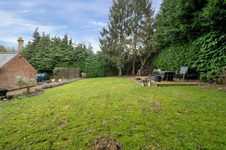 4 bedroom Detached house for sale in The Idyllic Kendon House, Waltham On The Wolds, LE14 4AJ