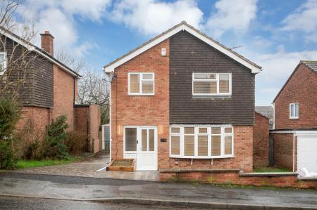 4 bedroom Detached house for sale in Stunning Refurbed Family Home on Waltham Rise, LE13 1EJ