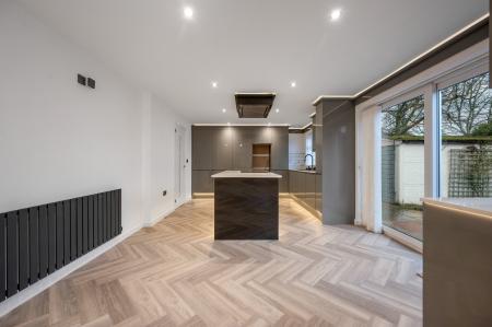 4 bedroom Detached house for sale in Stunning Refurbed Family Home on Waltham Rise, LE13 1EJ