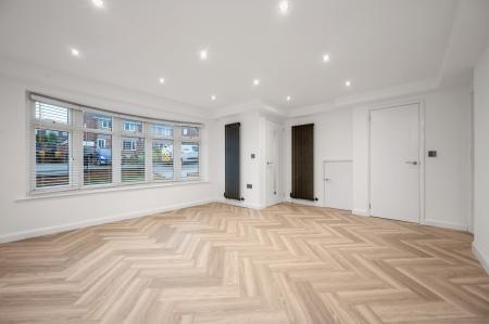 4 bedroom Detached house for sale in Stunning Refurbed Family Home on Waltham Rise, LE13 1EJ