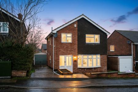4 bedroom Detached house for sale in Stunning Refurbed Family Home on Waltham Rise, LE13 1EJ