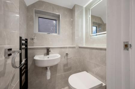 4 bedroom Detached house for sale in Stunning Refurbed Family Home on Waltham Rise, LE13 1EJ