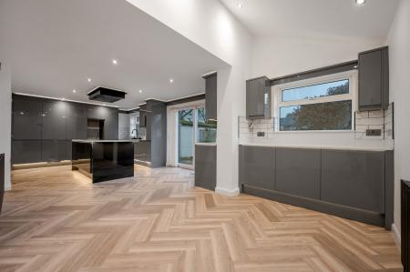 Stunning Refurbed Family Home on Waltham Rise, LE13 1EJ