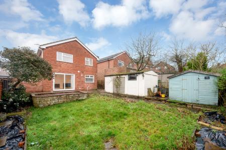 4 bedroom Detached house for sale in Stunning Refurbed Family Home on Waltham Rise, LE13 1EJ