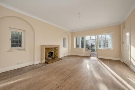 4 bedroom Detached house for sale in Huge Potential at Kirby Lane House, Burton Road, LE13 1DN
