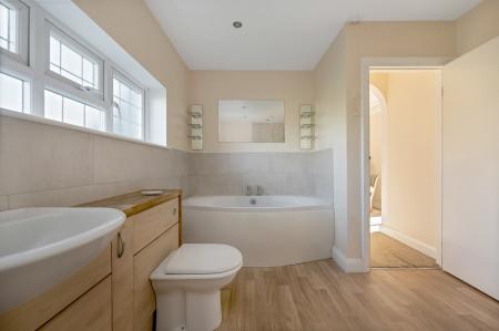 4 bedroom Detached house for sale in Huge Potential at Kirby Lane House, Burton Road, LE13 1DN