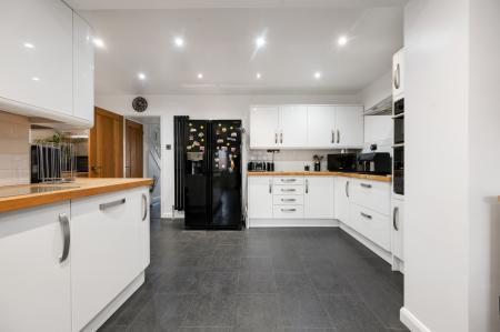 3 bedroom Semi-detached house for sale in Extended Home on Lake Terrace, Melton Mowbray, LE13 0BZ