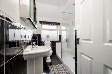 3 bedroom Semi-detached house for sale in Extended Home on Lake Terrace, Melton Mowbray, LE13 0BZ