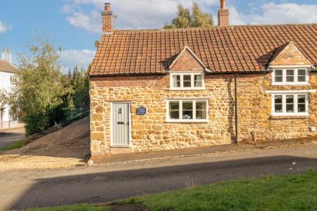 2 bedroom Cottage for sale in Modernised Stone Built Cottage in Holwell, LE14 4SZ