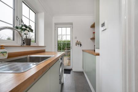 6 bedroom Detached house for sale in Welcome To The Substantial Windsor Road in Waltham, LE14 4AS