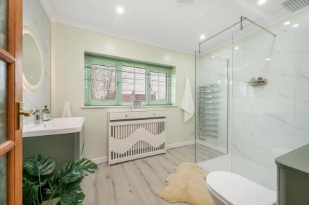 6 bedroom Detached house for sale in Welcome To The Substantial Windsor Road in Waltham, LE14 4AS