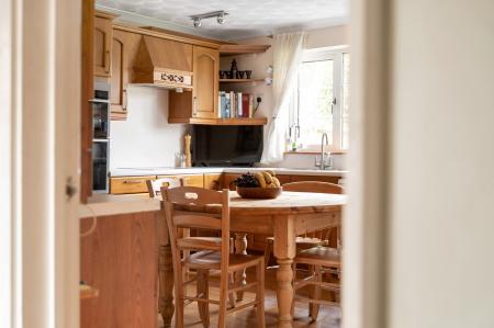 6 bedroom Detached house for sale in Welcome To The Substantial Windsor Road in Waltham, LE14 4AS