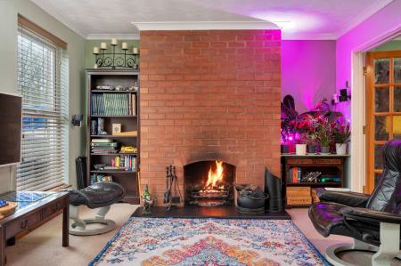 6 bedroom Detached house for sale in Welcome To The Substantial Windsor Road in Waltham, LE14 4AS