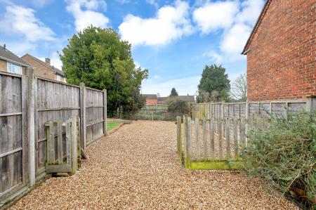 3 bedroom Terraced House to let in Sherwood Drive, Melton Mowbray, LE13