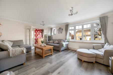 4 bedroom Detached house for sale in High Desired Location on Keats Close, Melton, LE13 1NZ