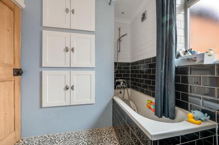 4 bedroom Terraced House for sale in Space & Character on Kings Road, Melton Mowbray, LE13 1QF