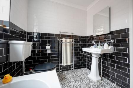 4 bedroom Terraced House for sale in Space & Character on Kings Road, Melton Mowbray, LE13 1QF