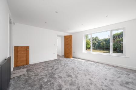 3 bedroom Detached house to let in Stunning Extended Home at Grange Drive, LE13 1EY