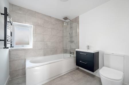 3 bedroom Detached house to let in Stunning Extended Home at Grange Drive, LE13 1EY