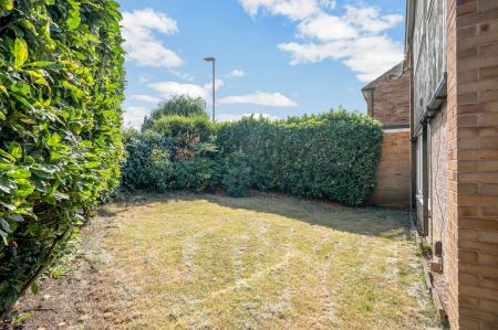 3 bedroom Detached house to let in Stunning Extended Home at Grange Drive, LE13 1EY