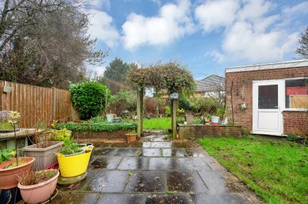 4 bedroom Detached house for sale in Substantial Plot on Bickley Avenue, Melton Mowbray, LE13 1UN