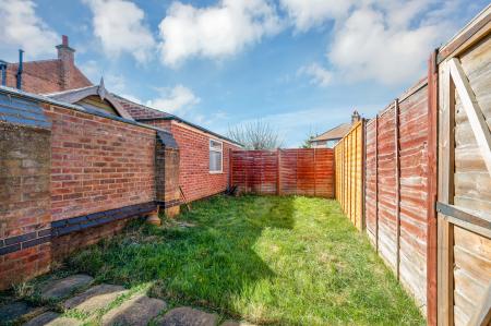 1 bedroom Flat to let in Kings Road, Melton Mowbray, LE13