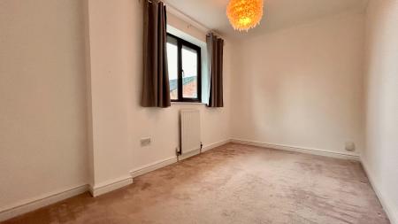 4 bedroom Semi-detached house to let in Willow Walk, Syston, Leicester, LE7