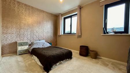 4 bedroom Semi-detached house to let in Willow Walk, Syston, Leicester, LE7