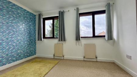 4 bedroom Semi-detached house to let in Willow Walk, Syston, Leicester, LE7