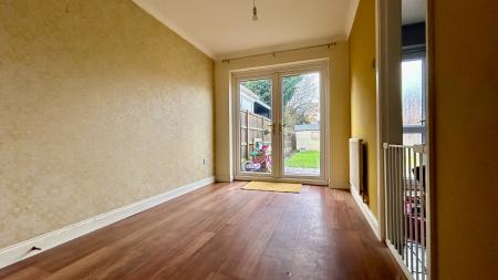 4 bedroom Semi-detached house to let in Willow Walk, Syston, Leicester, LE7