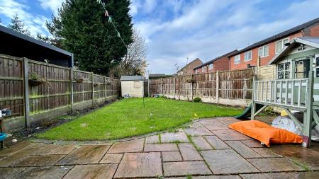 4 bedroom Semi-detached house to let in Willow Walk, Syston, Leicester, LE7