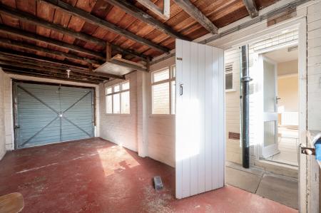 3 bedroom Semi-detached house to let in Browning Close, Melton Mowbray, LE13