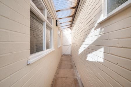 3 bedroom Semi-detached house to let in Browning Close, Melton Mowbray, LE13