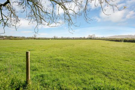 3 bedroom Semi-detached house for sale in Queensway, Old Dalby