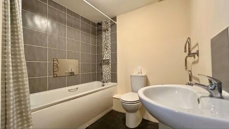 2 bedroom Flat to let in The George Hotel, High Street