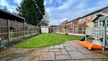 4 bedroom Semi-detached house to let in Willow Walk, Syston