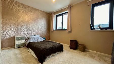 4 bedroom Semi-detached house to let in Willow Walk, Syston