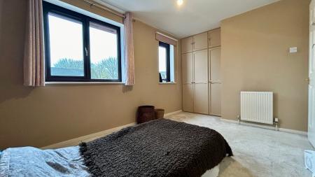 4 bedroom Semi-detached house to let in Willow Walk, Syston