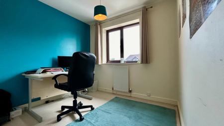 4 bedroom Semi-detached house to let in Willow Walk, Syston