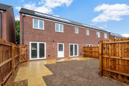 3 bedroom Semi-detached house to let in Charles Dyer Close, Melton Mowbray, LE13