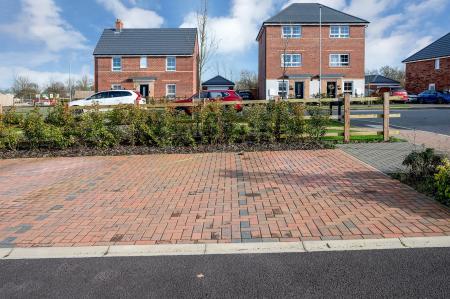 3 bedroom Semi-detached house for sale in Beaufighter Crescent, Melton Mowbray, LE13