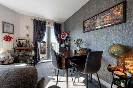 2 bedroom Flat for sale in Halifax Drive, Broome House, LE13