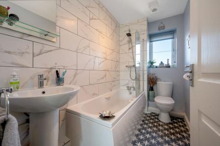 2 bedroom Flat for sale in Halifax Drive, Broome House, LE13