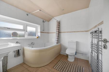 5 bedroom Detached house for sale in Denton Rise, Melton Mowbray, LE13