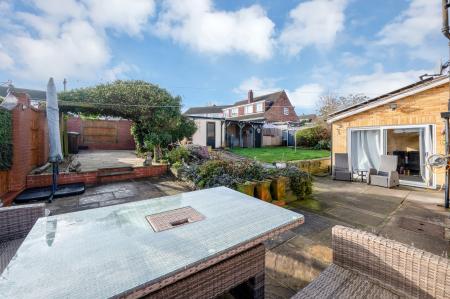 5 bedroom Detached house for sale in Denton Rise, Melton Mowbray, LE13