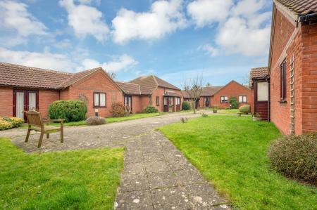 2 bedroom Terraced bungalow for sale in Vicarage Lane, Eaton, NG32